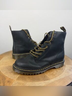 •DR MARTENS• Luana Boot Black Leather Slip Oil Resistant Soft Sole Floral